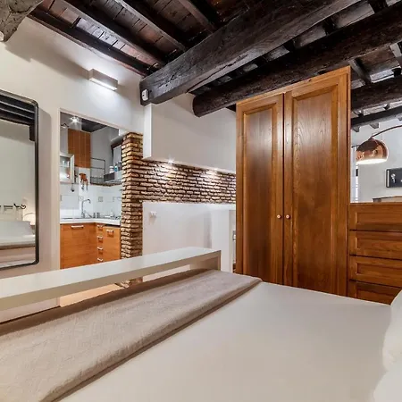 Apartament Guesthost - Heart Of Trastevere Flat *